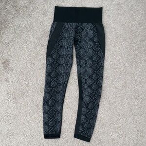 Black and Gray Patterned Leggings
